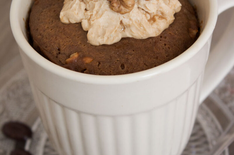 Koffie mug cake met walnoten
