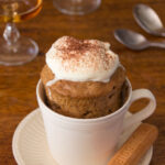 Vanille mug cake met bosbessen en citroen