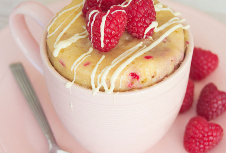 Witte chocolade mug cake met frambozen