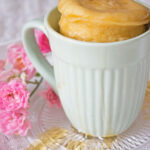 Witte chocolade mug cake met frambozen
